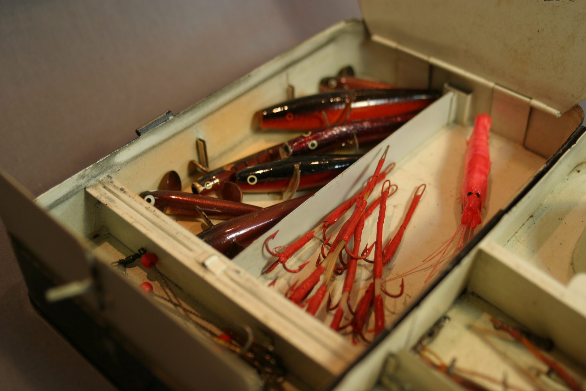 Hardy Bros Large Steel 4 Compartment Fly Box with English Flies - Image 8