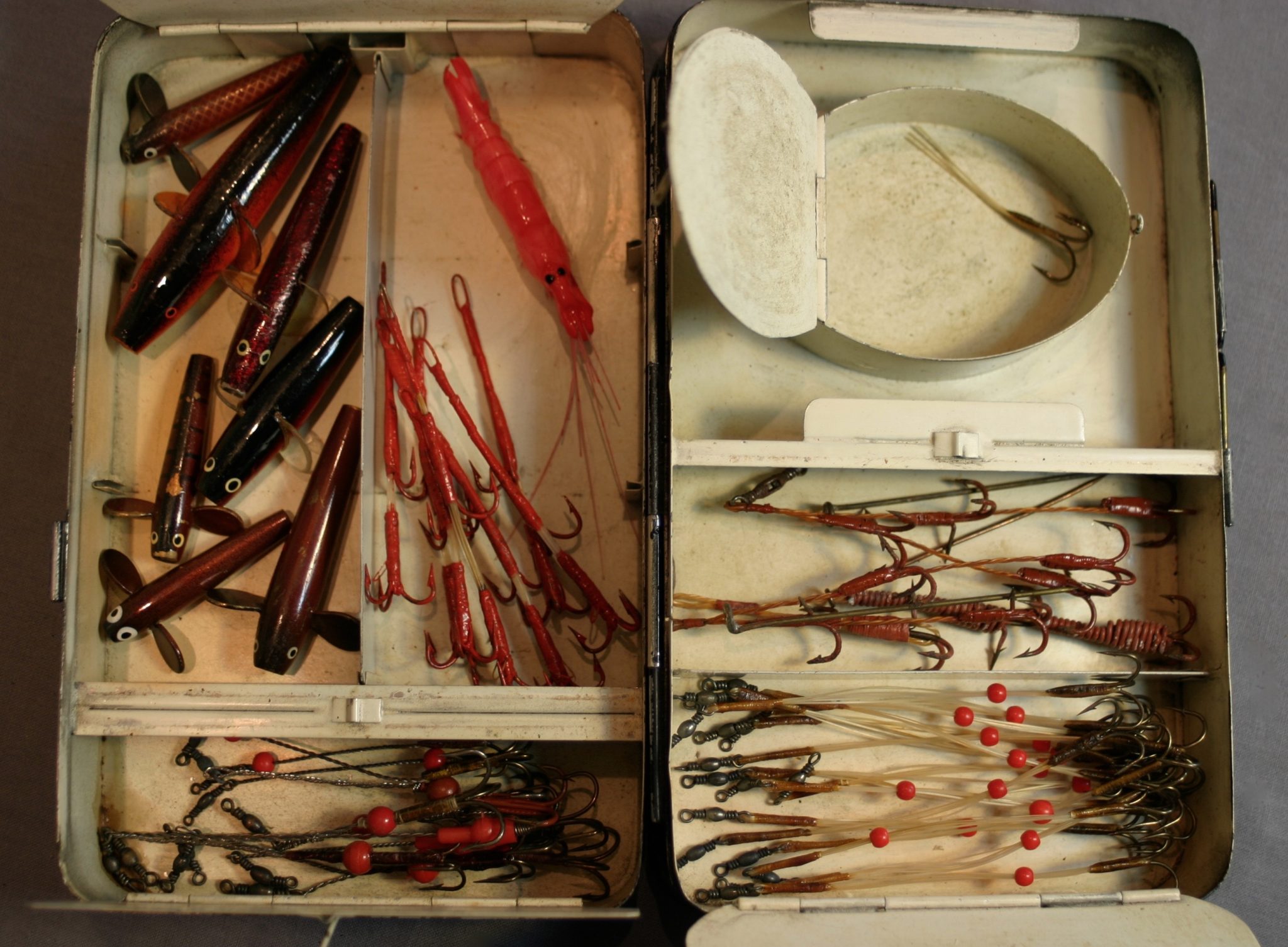 Hardy Bros Large Steel 4 Compartment Fly Box with English Flies - Image 6