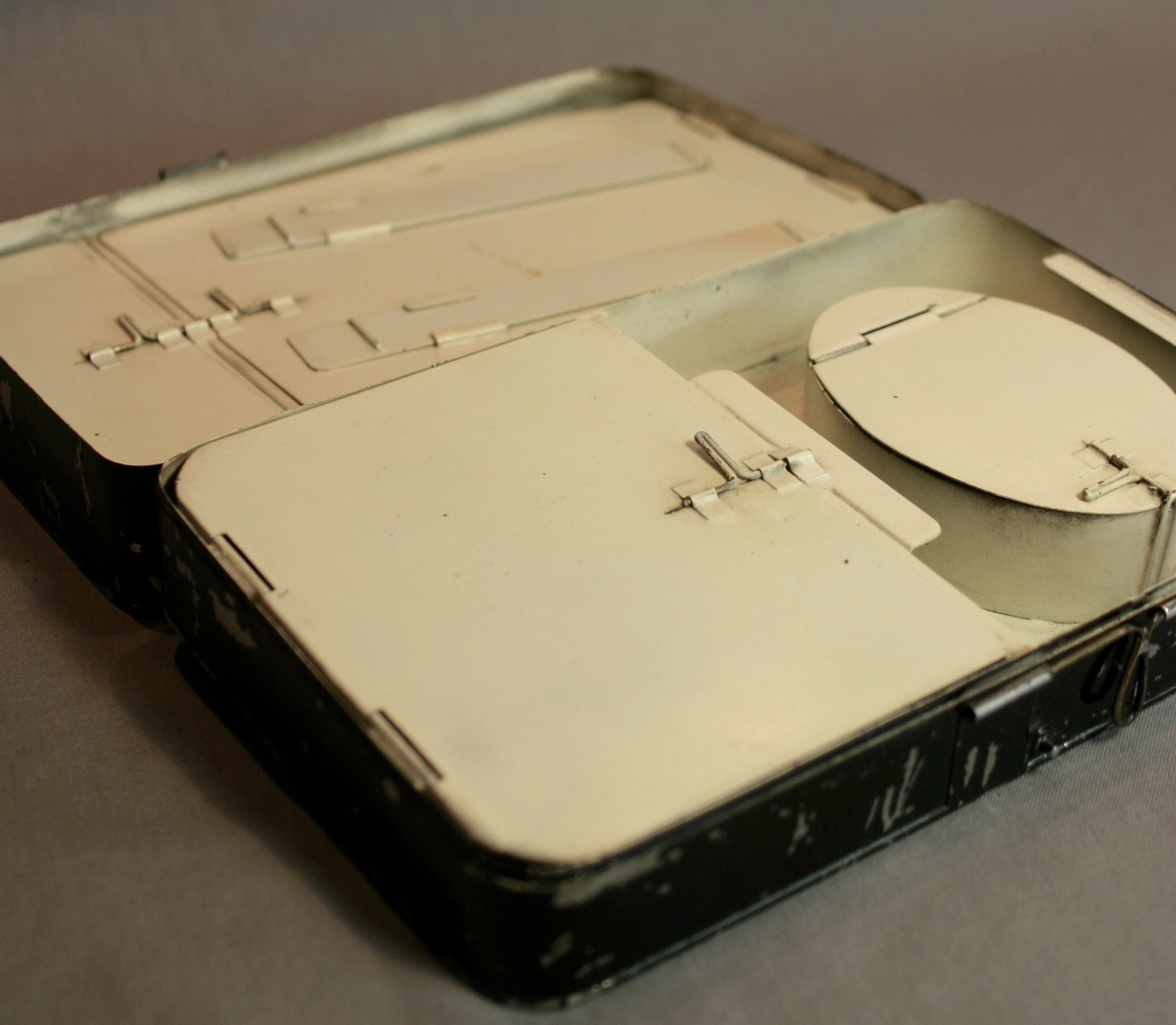 Hardy Bros Large Steel 4 Compartment Fly Box with English Flies - Image 4