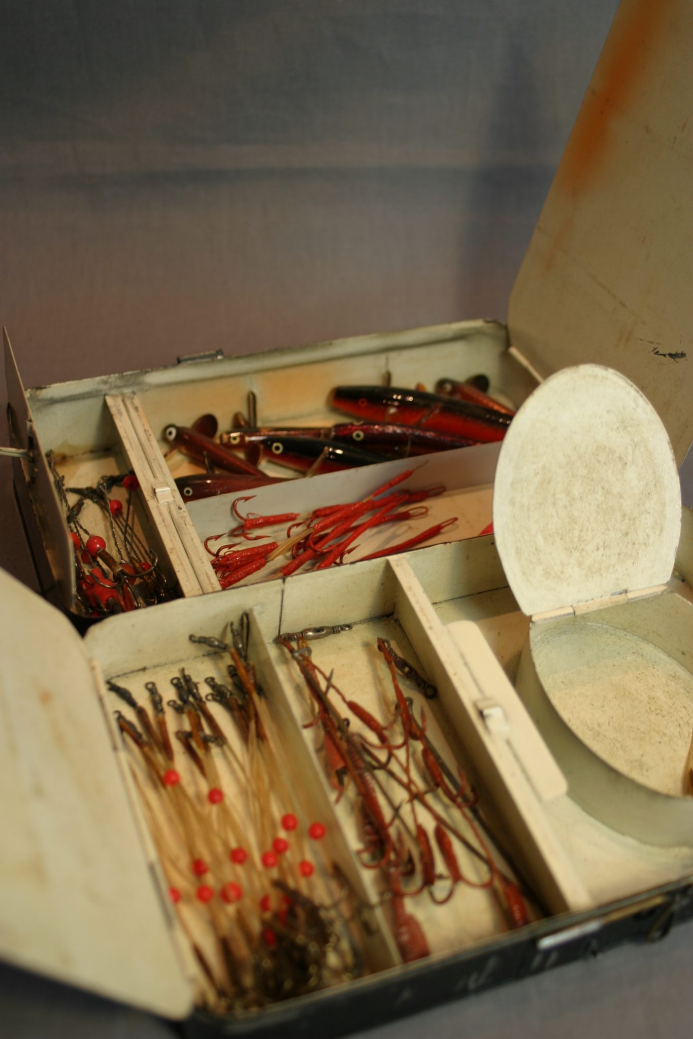 Hardy Bros Large Steel 4 Compartment Fly Box with English Flies - Image 7