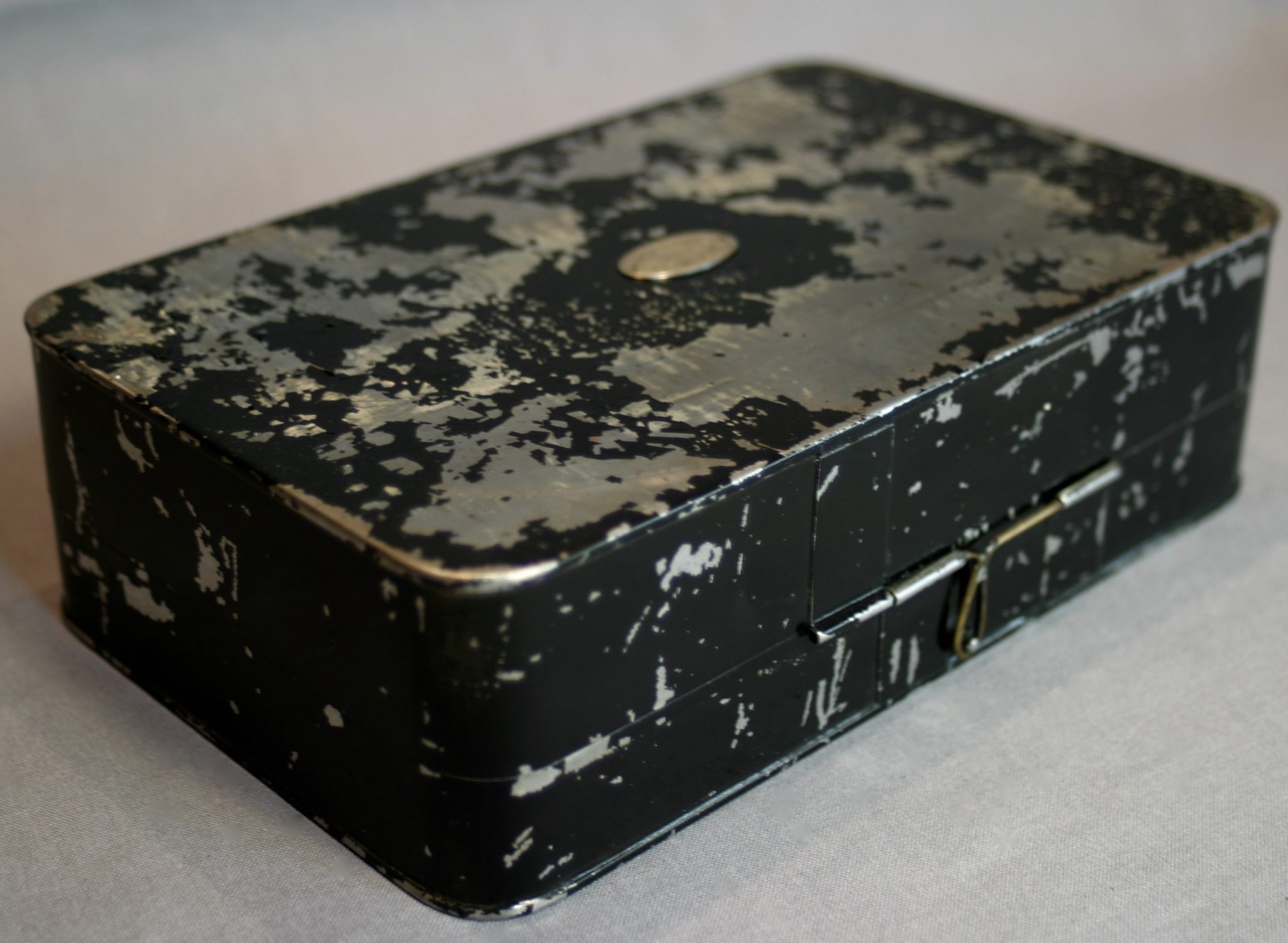 Hardy Bros Large Steel 4 Compartment Fly Box with English Flies - Image 2