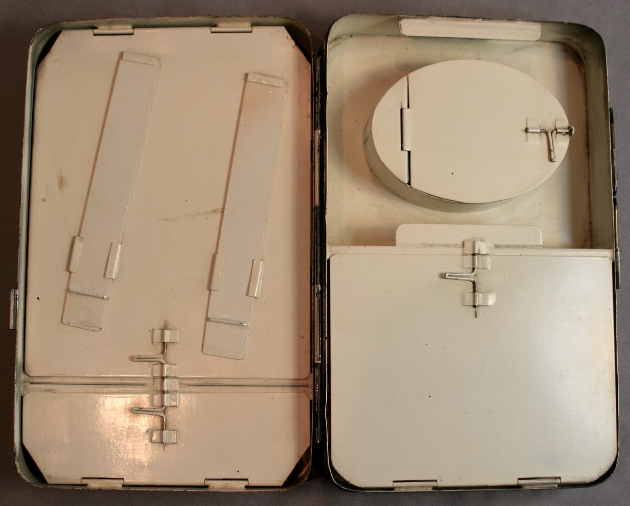 Hardy Bros Large Steel 4 Compartment Fly Box with English Flies - Image 3