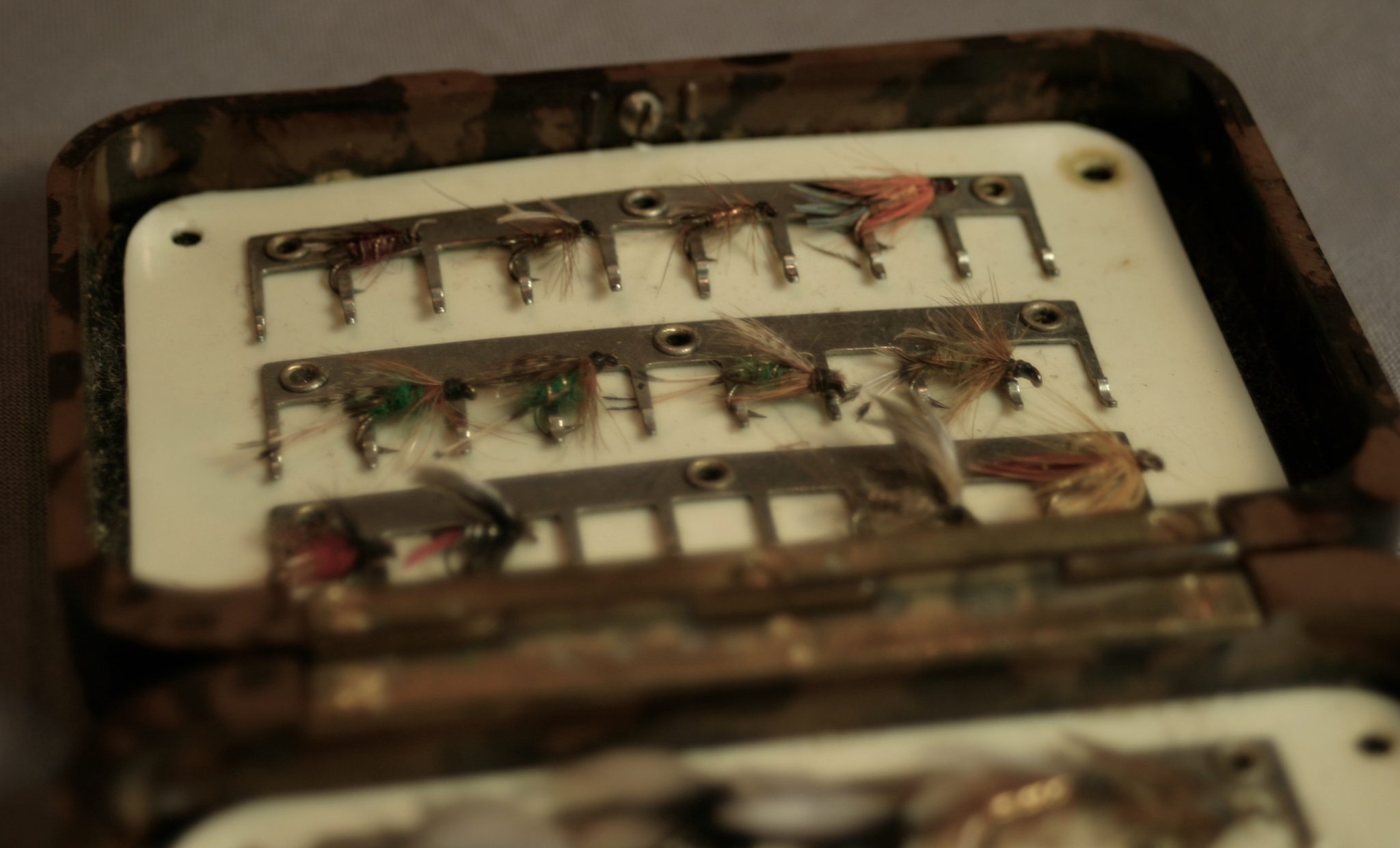 1930s Hardy Bros Small Neroda Tortoiseshell Clip Fly Box - Image 3