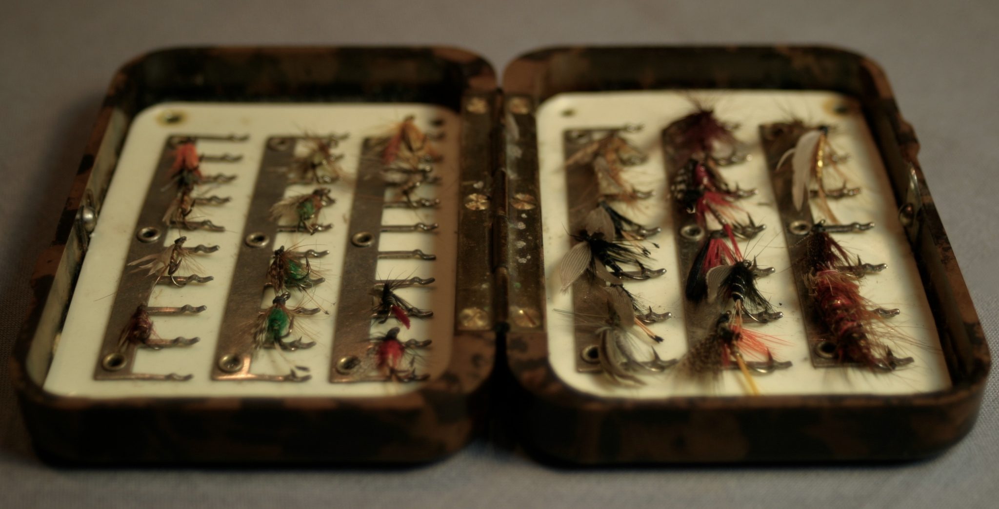 1930s Hardy Bros Small Neroda Tortoiseshell Clip Fly Box - Image 2