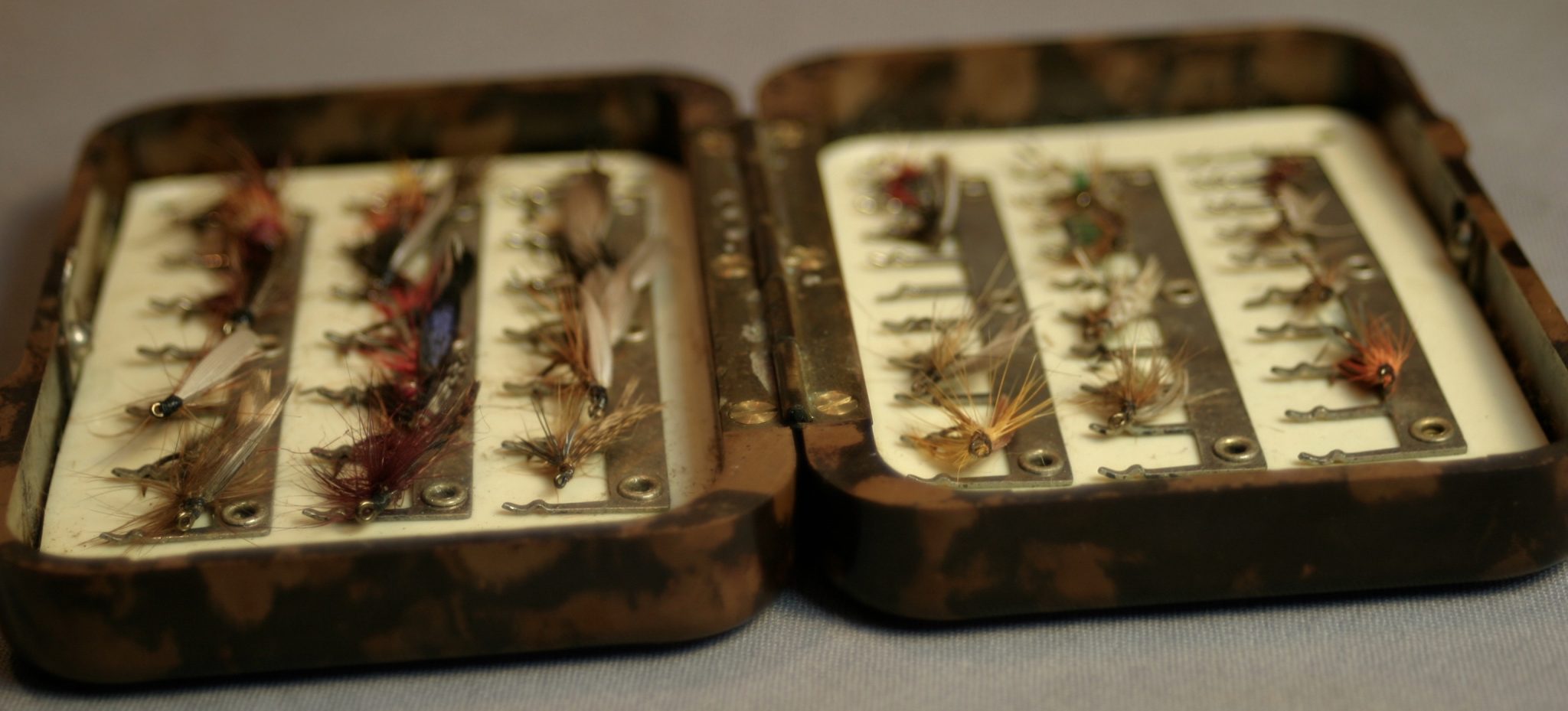 1930s Hardy Bros Small Neroda Tortoiseshell Clip Fly Box - Image 5