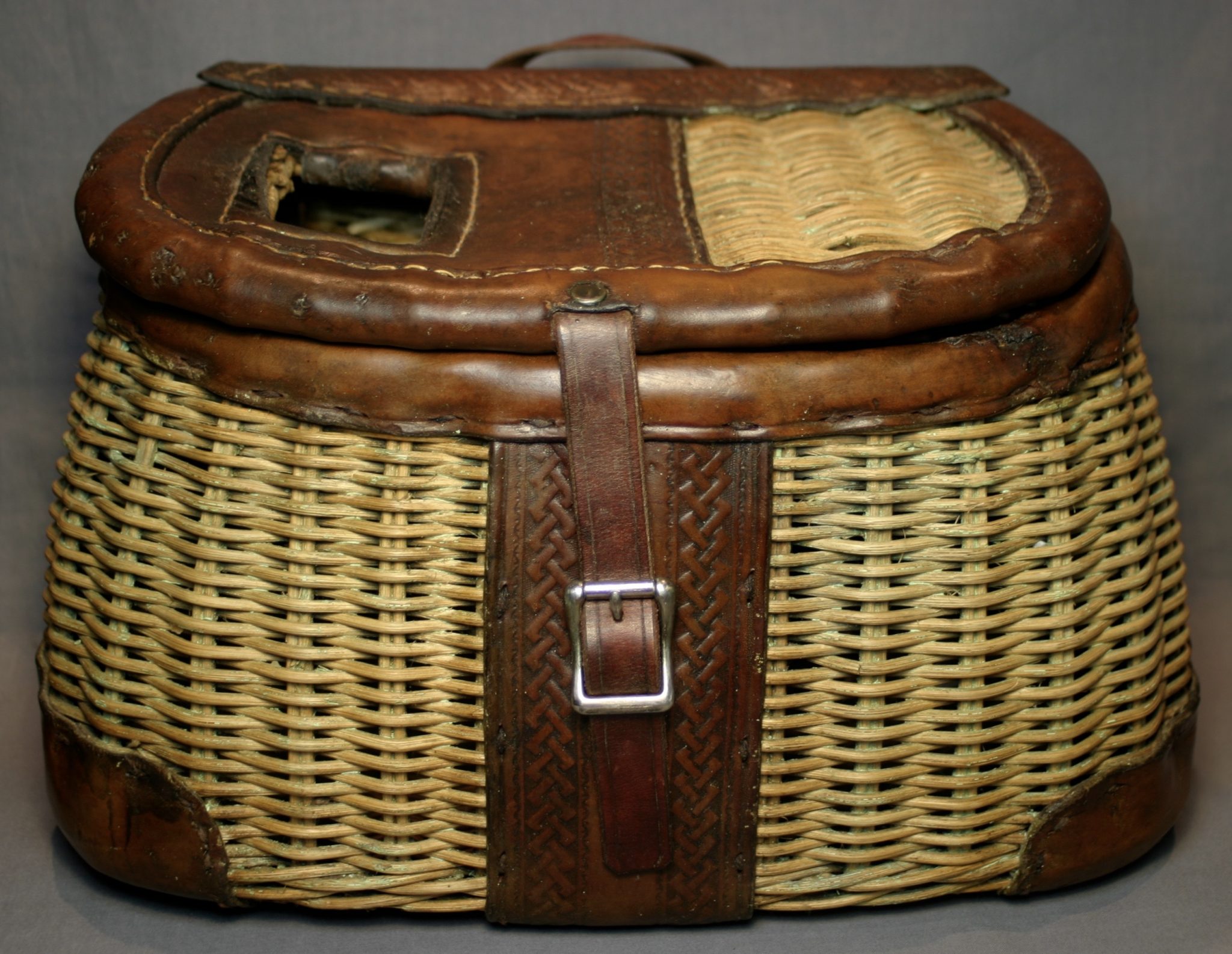 George Lawrence #14 Oregon Saddlemakers Whole Wicker Fishing Creel