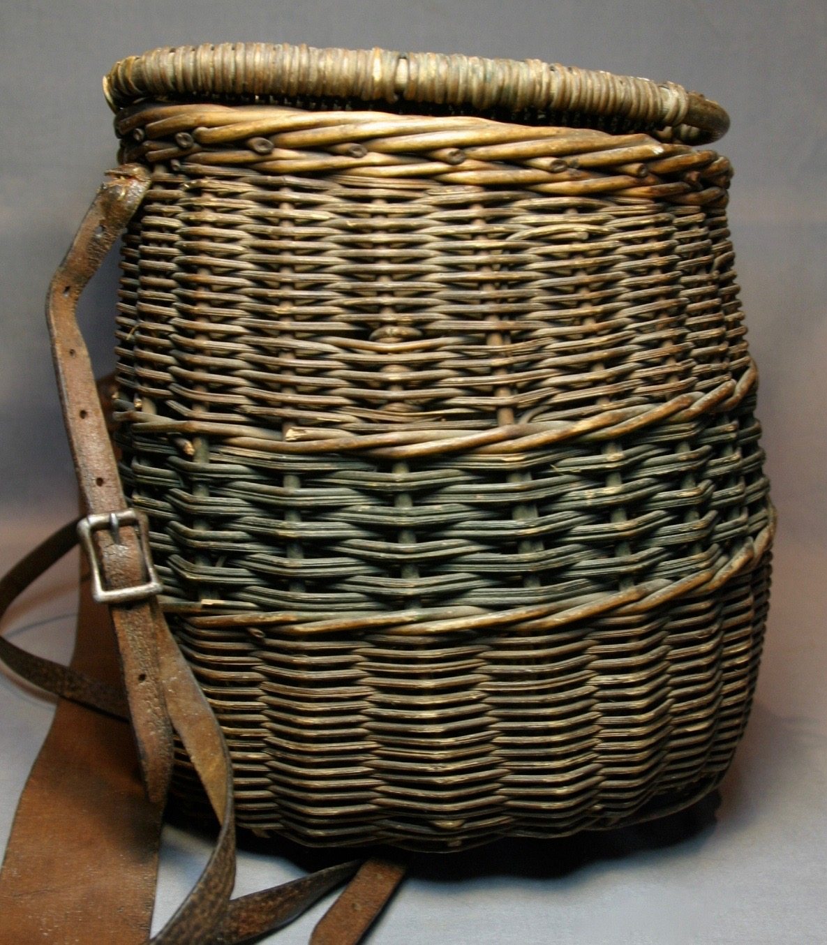 Two Compartment Center Hole Grapevine Fishing Creel - Image 4