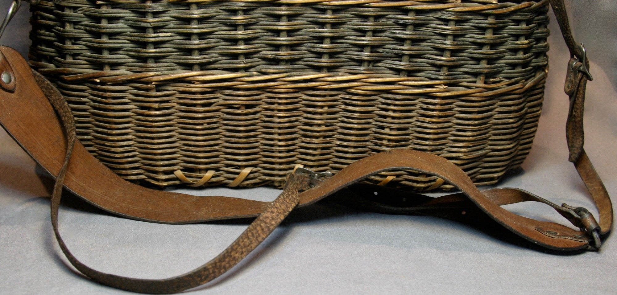 Two Compartment Center Hole Grapevine Fishing Creel - Image 9