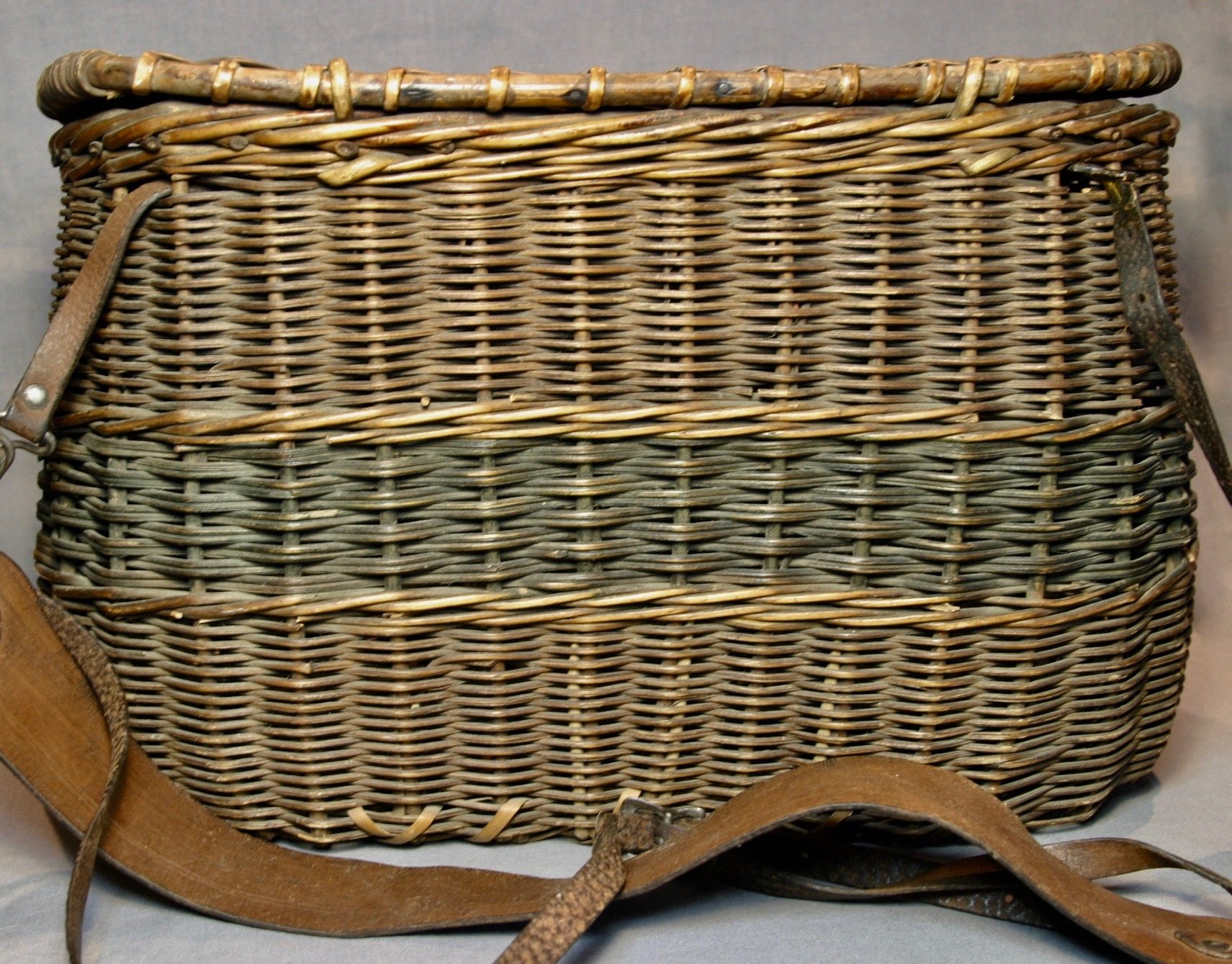 Two Compartment Center Hole Grapevine Fishing Creel - Image 3