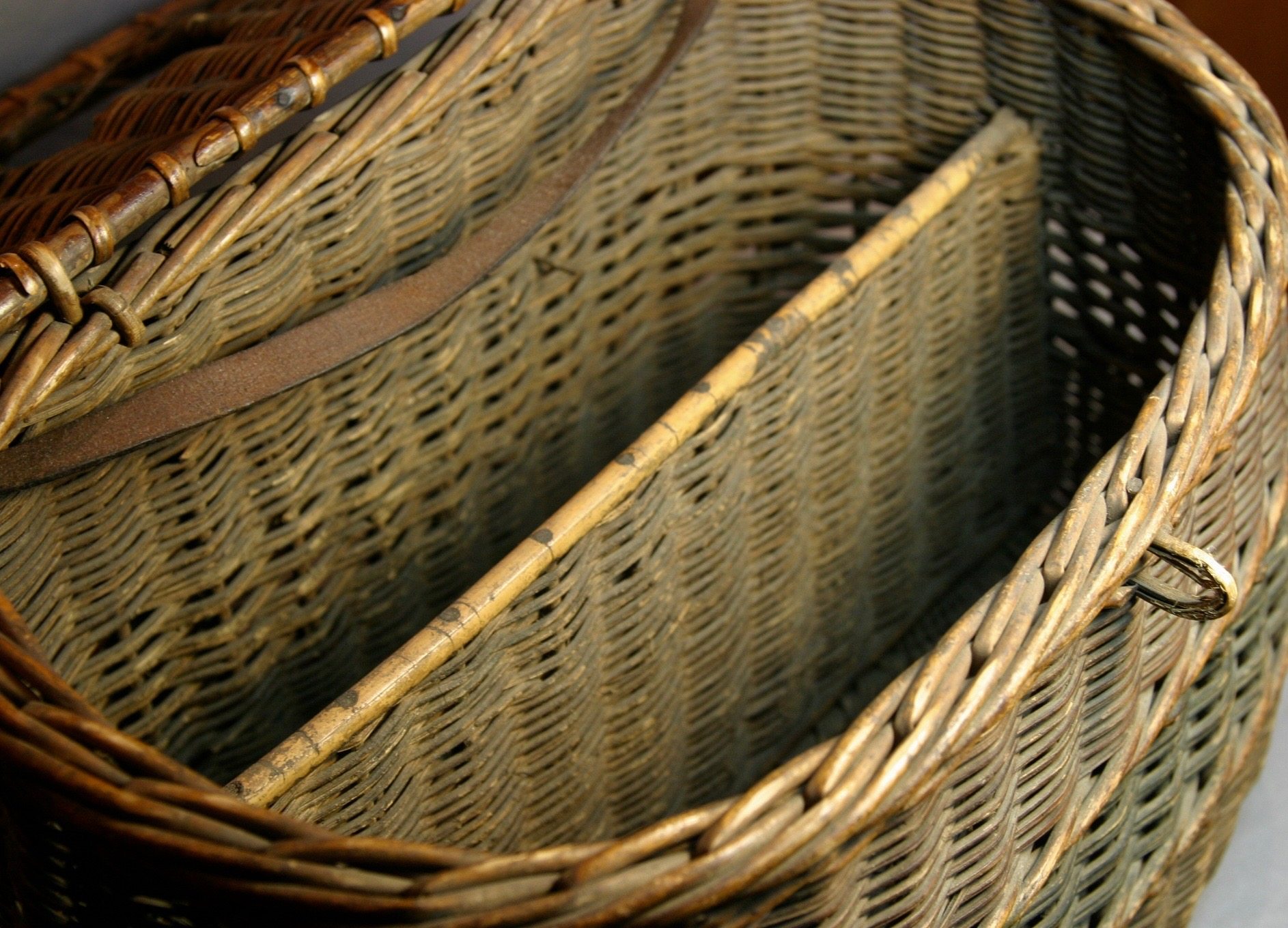 Two Compartment Center Hole Grapevine Fishing Creel - Image 7