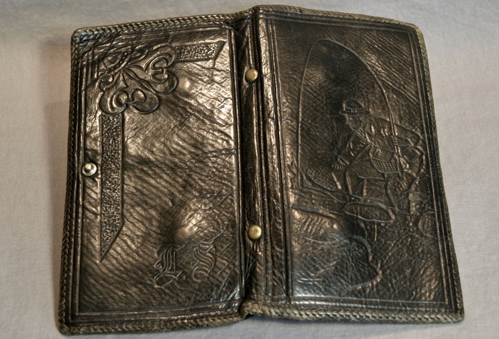 Embossed Fisherman Fly Fishing Wallet - Image 10