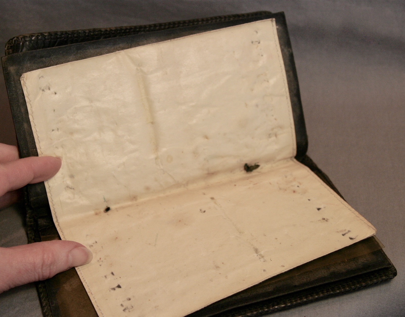 Embossed Fisherman Fly Fishing Wallet - Image 6