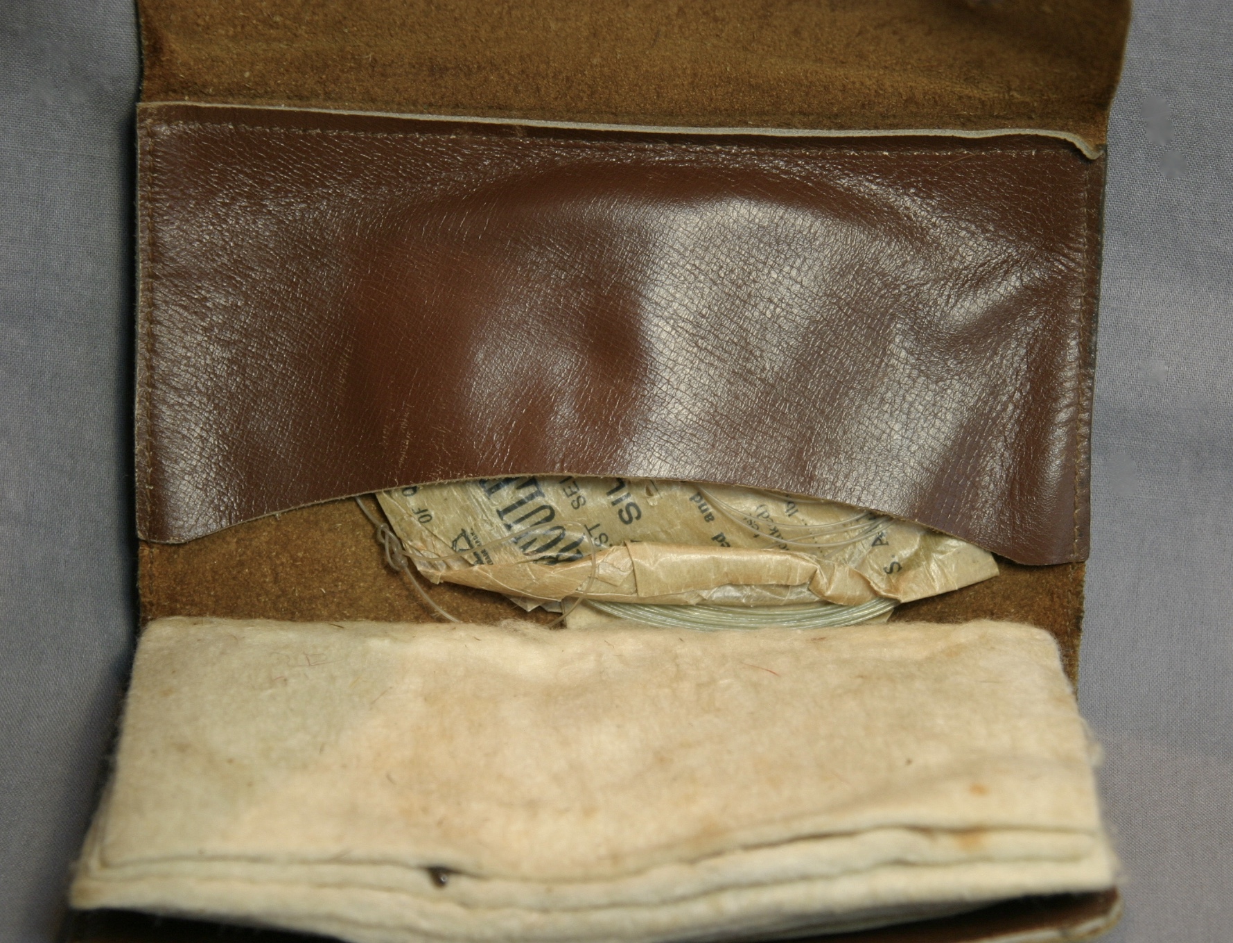 Oregon Saddlemaker Line Flies Fly Wallet - Image 4