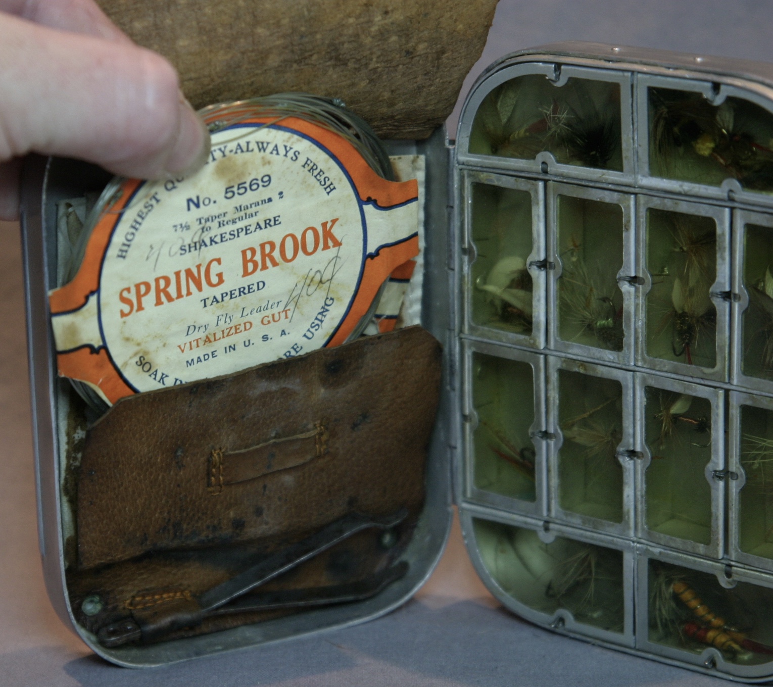 English Fly & Leader Box w/Flies & Leaders - Image 4