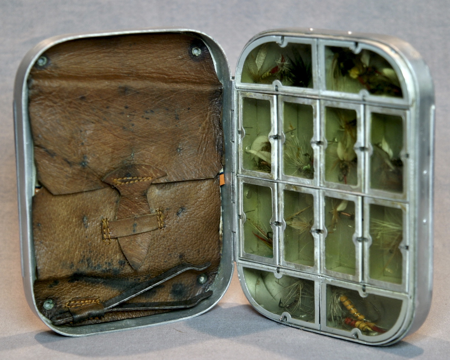 English Fly & Leader Box w/Flies & Leaders