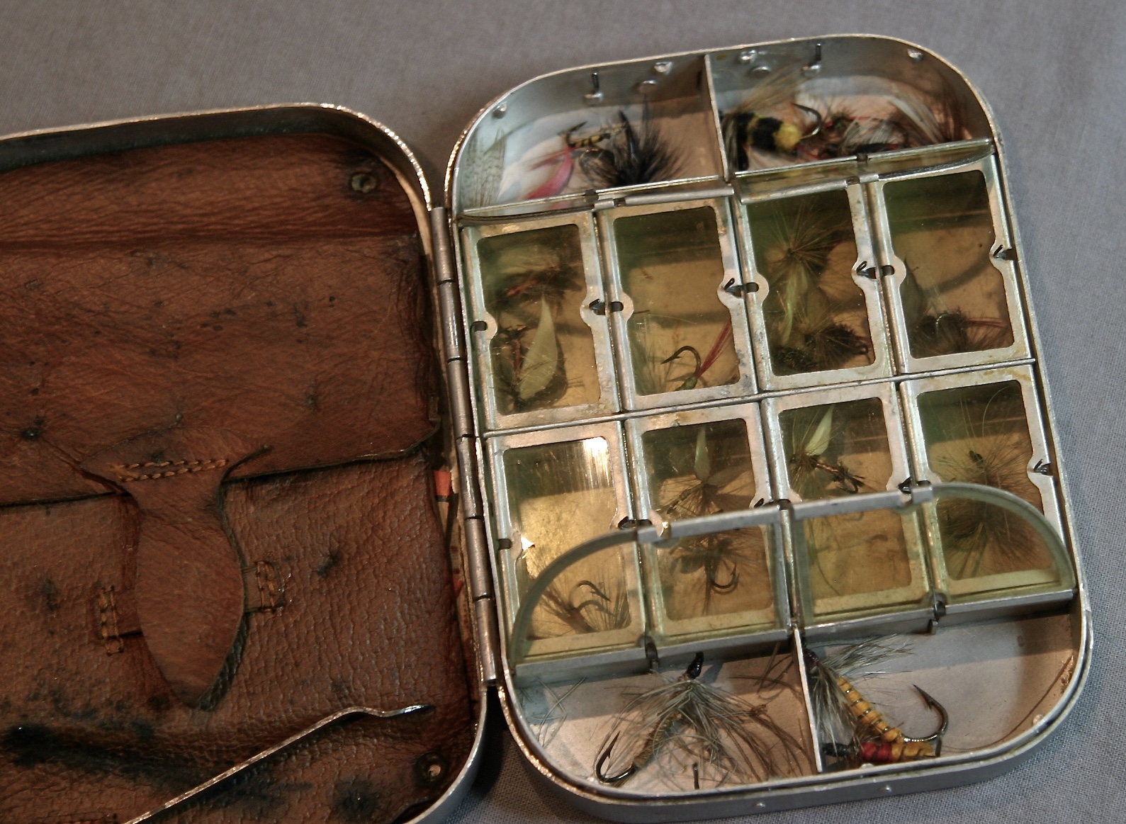 English Fly & Leader Box w/Flies & Leaders - Image 5