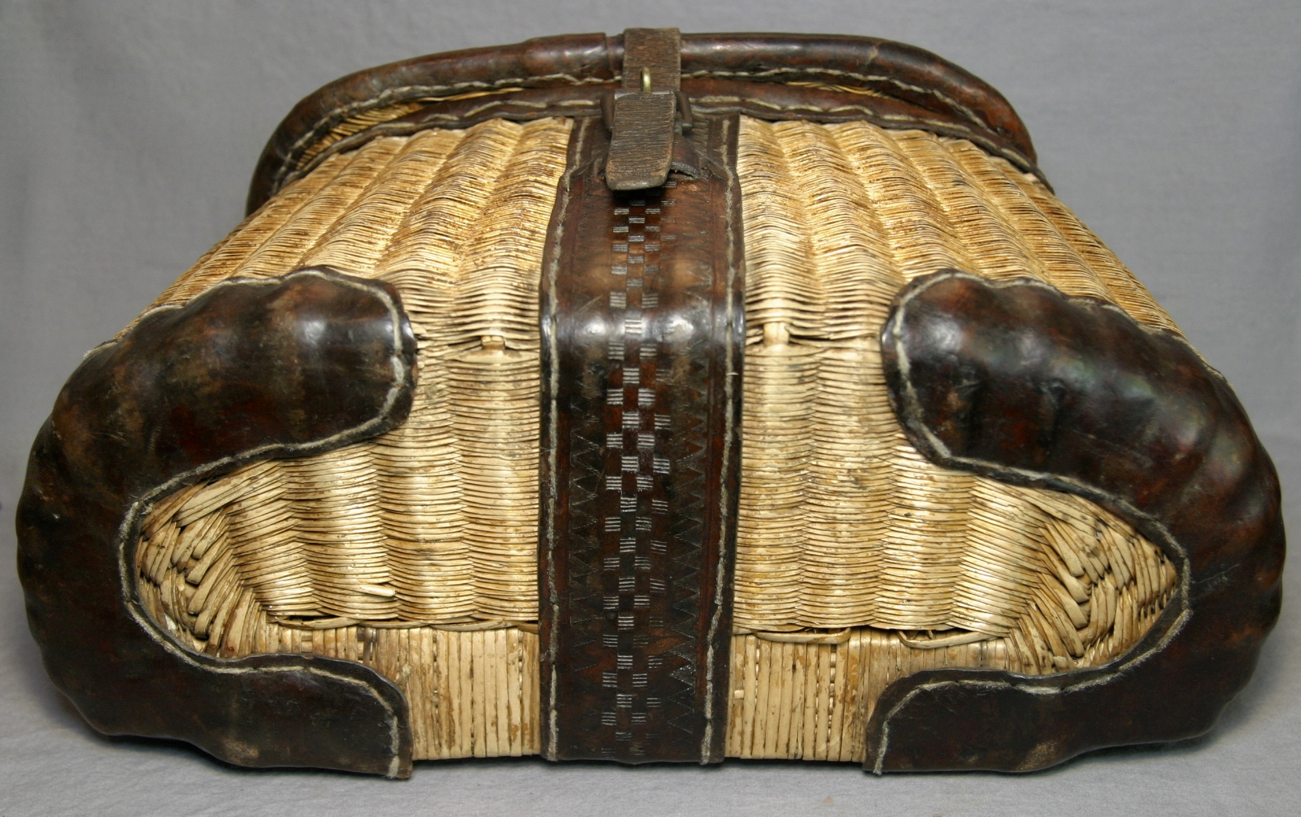 Clark #5 Oregon Saddlemakers Fishing Creel - Image 6