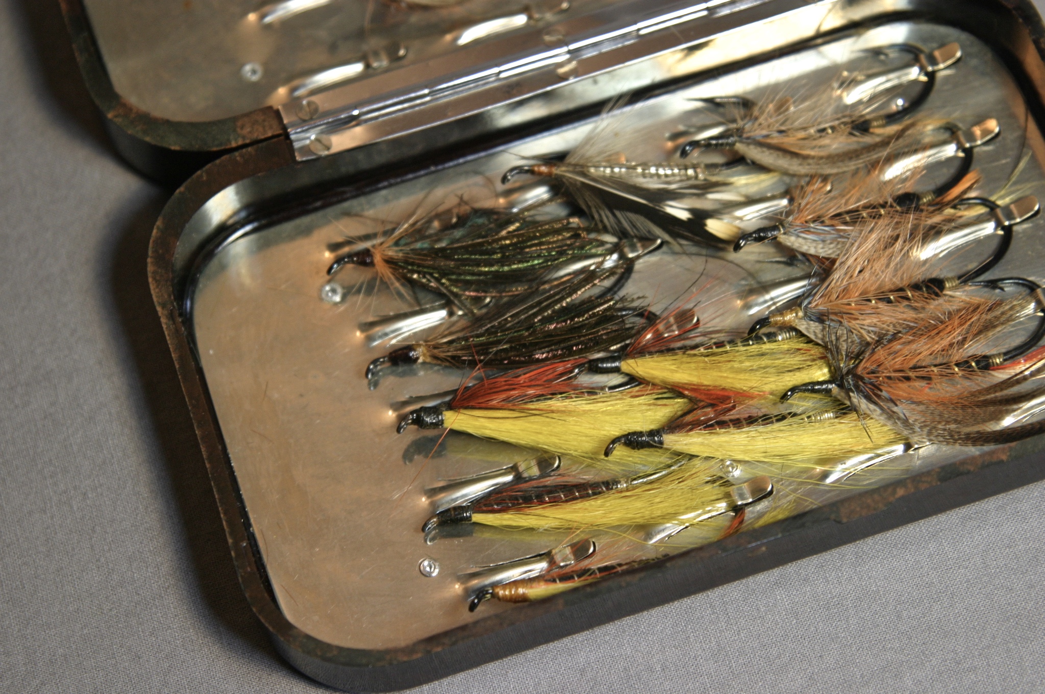 Hardy's Oxblood Neroda Fly Box W/Large Flies - Image 3